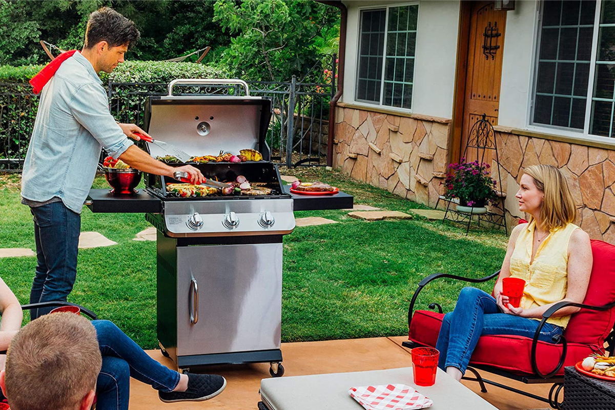 Sizzle Into Summer with the Dyna Glo Gas Grill